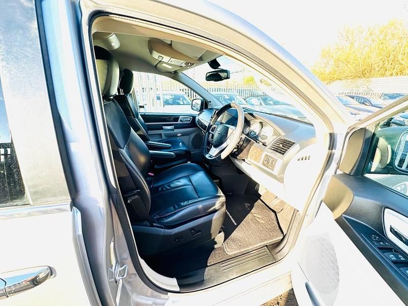 Used Chrysler Grand Voyager Limited 178 HP (130 kW) 2013 Grey MPV