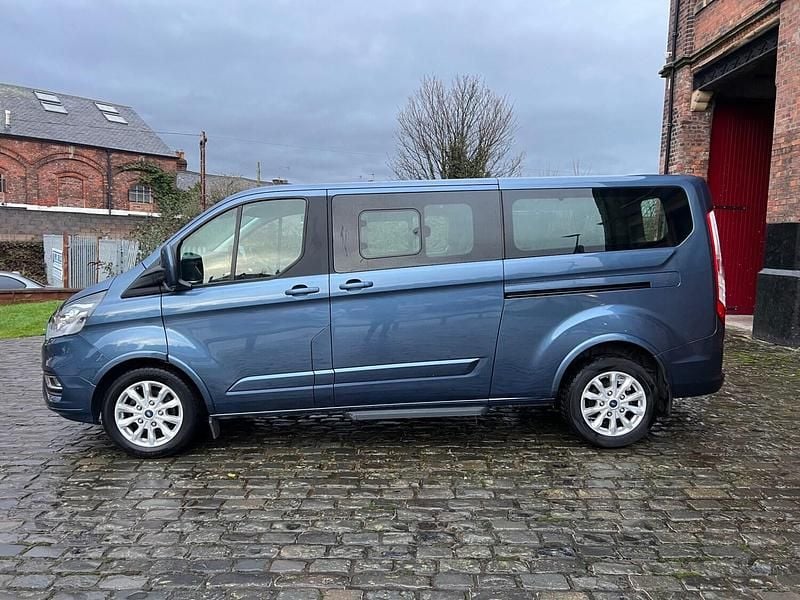 Used Ford Tourneo Titanium 130 HP (95 kW) 2022 Blue MPV