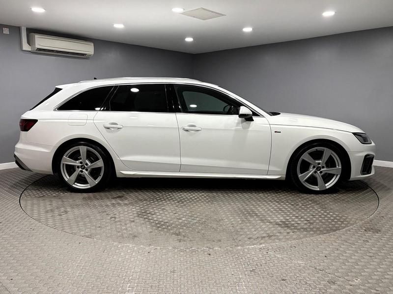 Used Audi A4 S-Line 150 HP (110 kW) 2023 White Estate