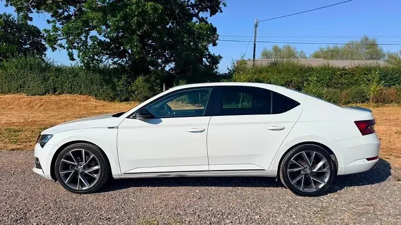 Used Skoda Superb SportlinePlus 200 HP (147 kW) 2021 White Hatchback