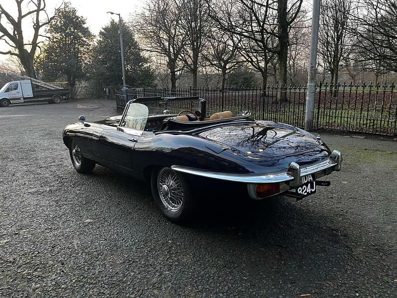 Used Jaguar E-Type 265 HP (194 kW) 1972 Blue Cabriolet