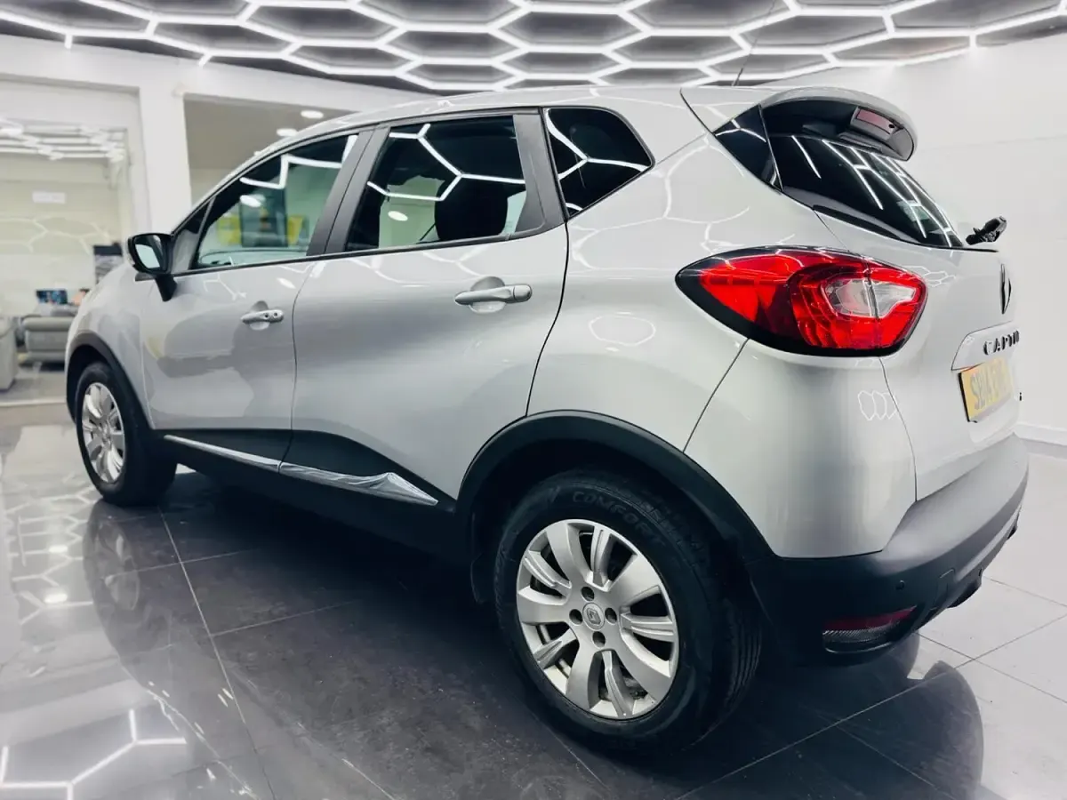 Used Renault Captur Expression+ 90 HP (66 kW) 2014 Silver SUV
