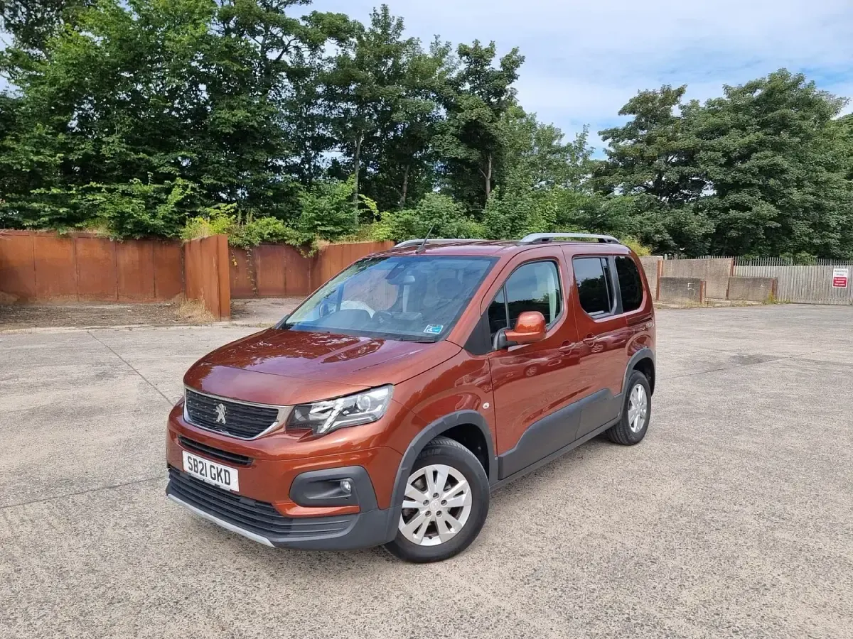 Used Peugeot Rifter Allure 100 HP (73 kW) 2021 Bronze MPV