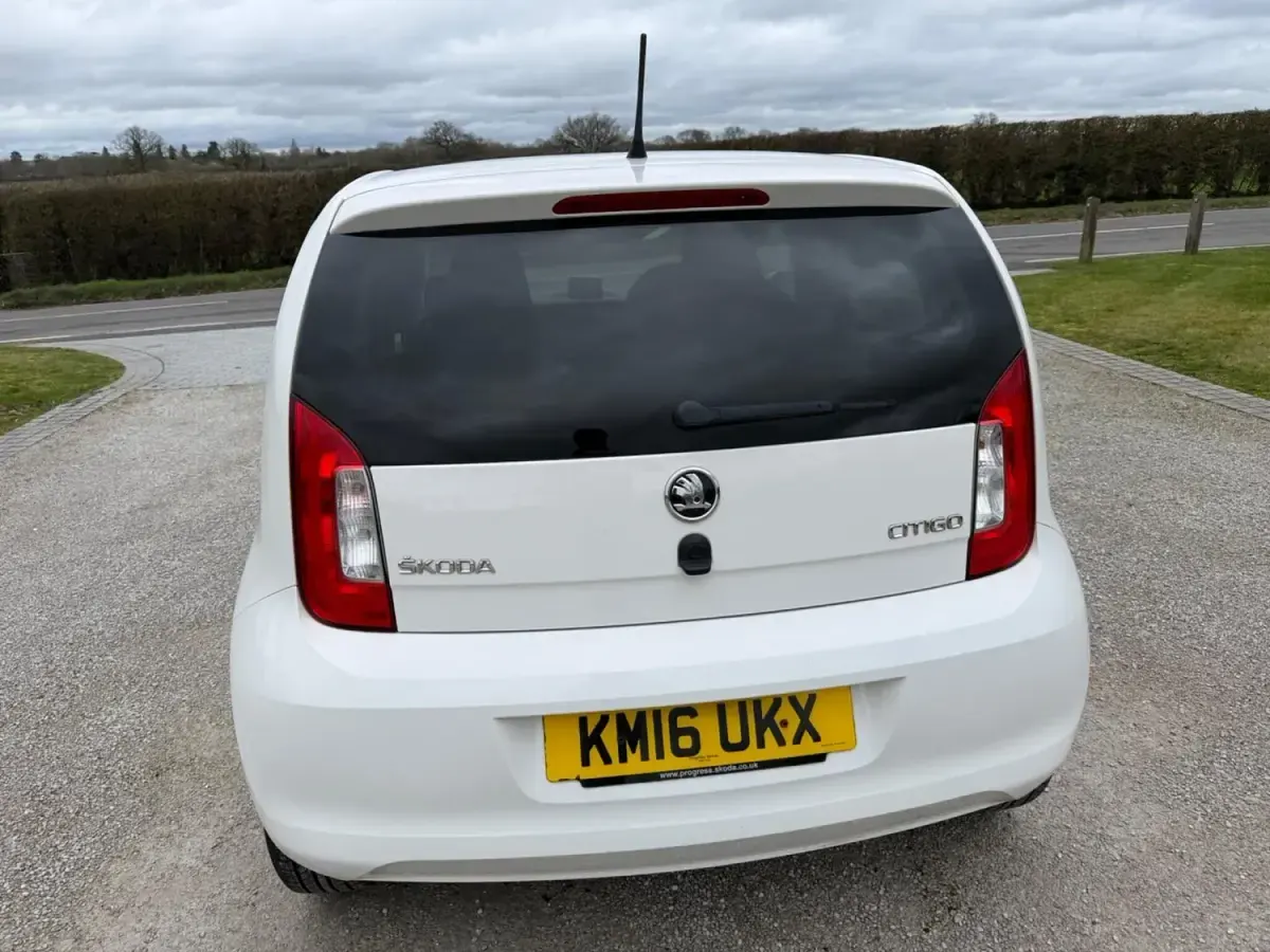 Gebraucht Skoda Citigo Colour Edition 75 PS (55 kW) 2015 Weiß Kleinwagen