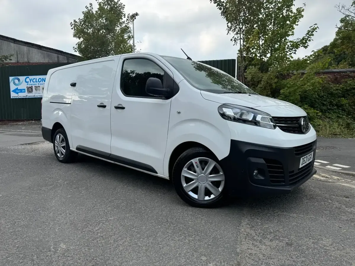 Used Vauxhall Vivaro 100 HP (73 kW) 2021 White MPV