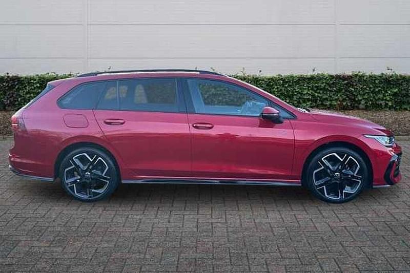 Used VW Golf VIII R-line 150 HP (110 kW) 2024 Red Estate