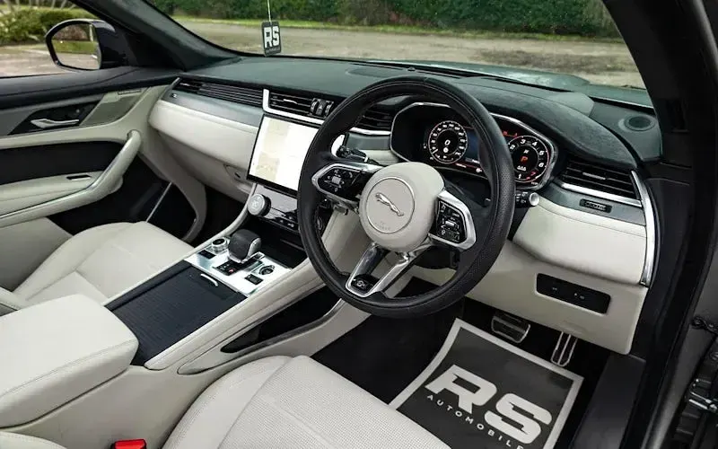 Usado Jaguar F-Pace SVR 551 HP (405 kW) 2023 Cinzento SUV