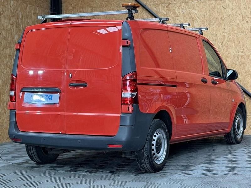 Begagnad Mercedes Vito 2017 Röd Van