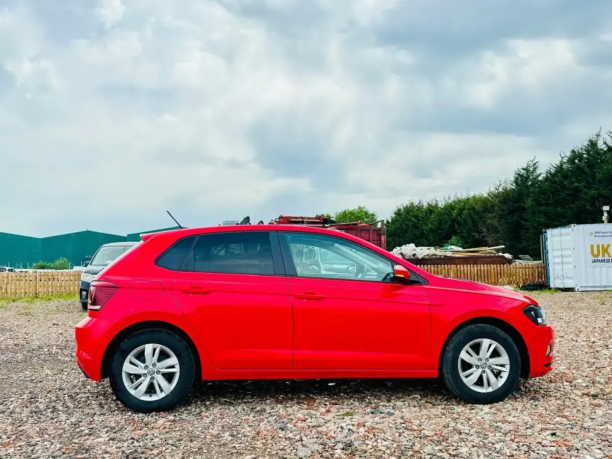 Begagnad VW Golf VII Trendline 2019 Röd Halvkombi