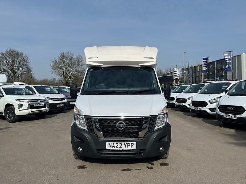 Used Nissan Interstar Tekna 135 HP (99 kW) 2022 White Van