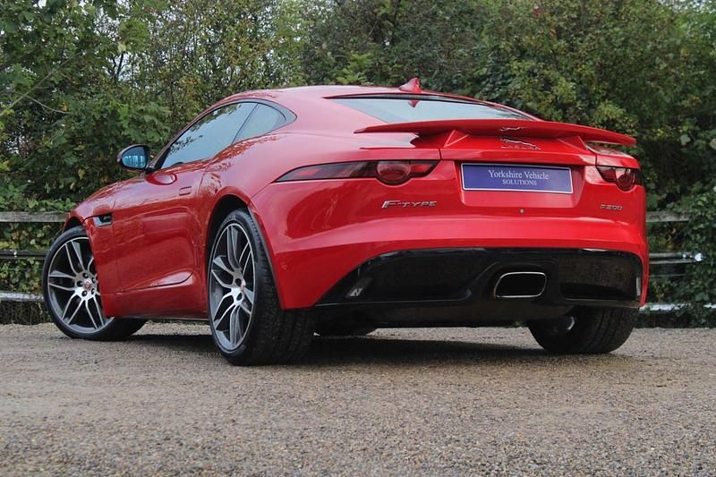 Used Jaguar F-Type R-Dynamic 300 HP (220 kW) 2019 Red Coupe