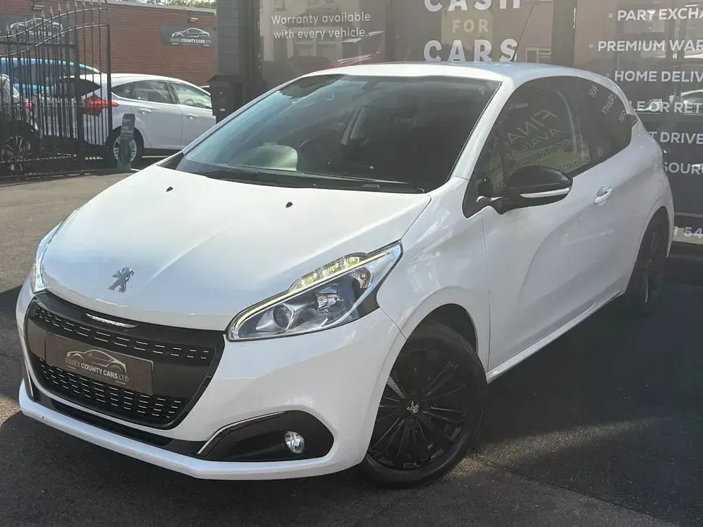 Used Peugeot 208 82 HP (60 kW) 2017 White Hatchback