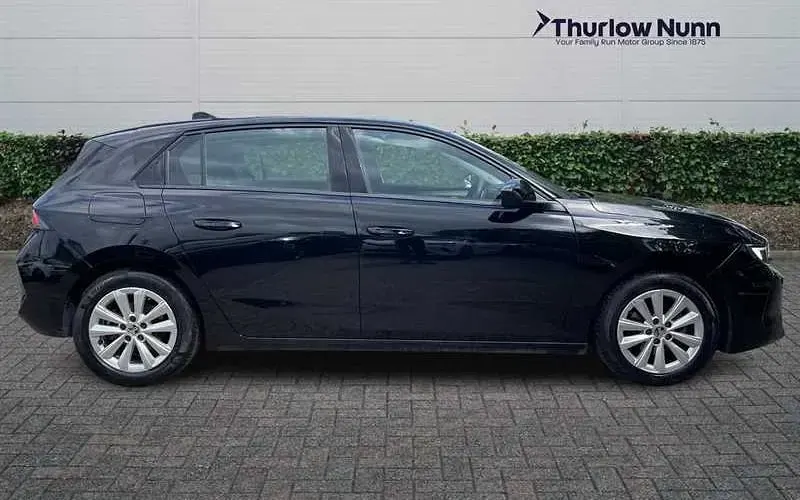 Used Vauxhall Astra Design Edition 131 HP (96 kW) 2025 Hatchback