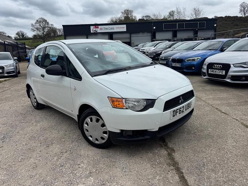 Used Mitsubishi Colt 2013 White Hatchback