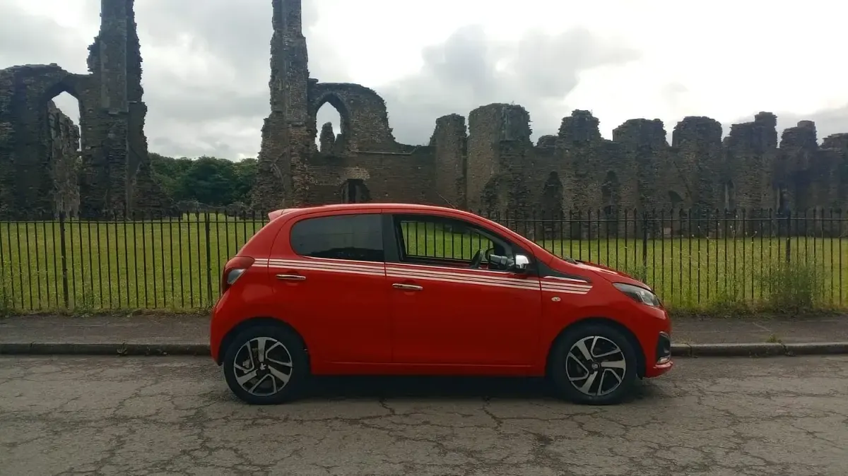 Used Peugeot 108 Collection 68 HP (50 kW) 2017 Red Hatchback
