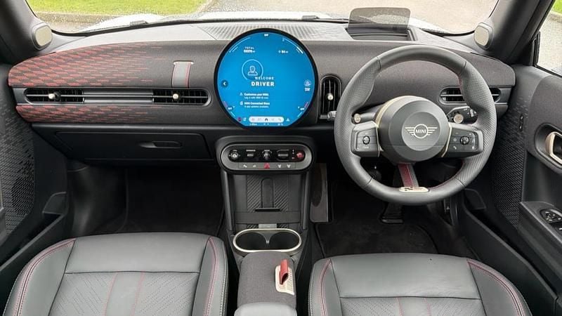 Begagnad Mini Cooper Hatch 113 kW (154 HK) 2025 Vit Halvkombi