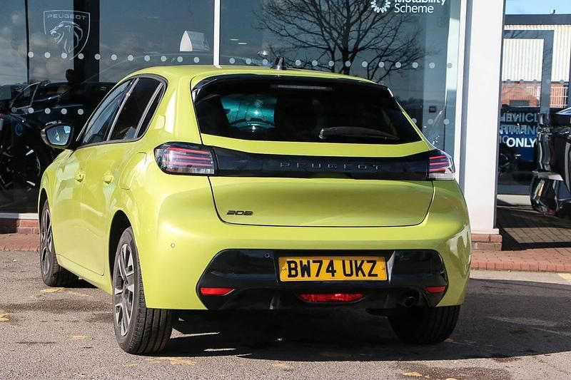 Used Peugeot 208 Allure 101 HP (74 kW) 2025 Yellow Hatchback