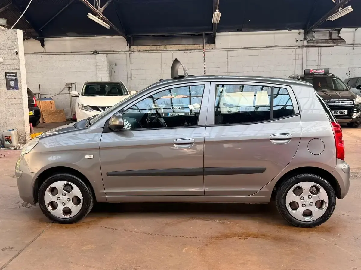 Used Kia Picanto 64 HP (47 kW) 2008 Silver Hatchback