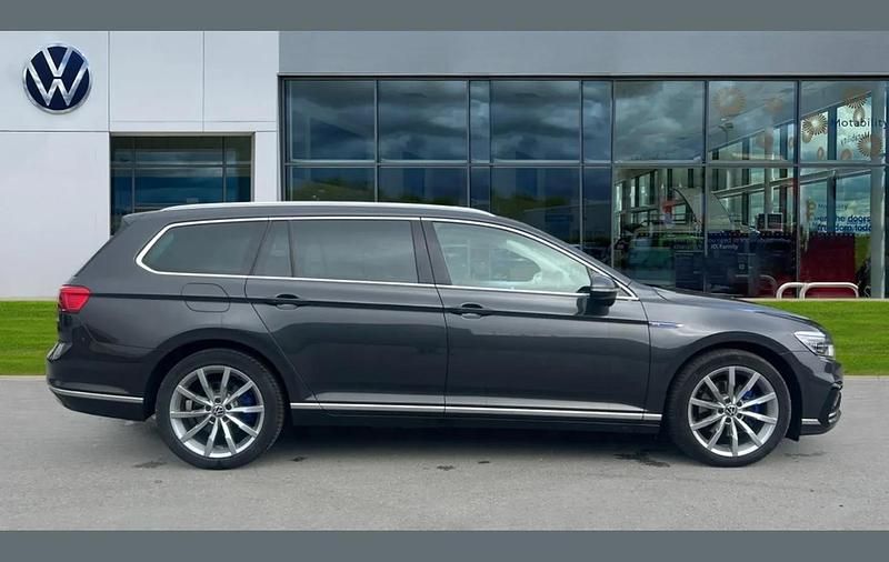 Usado VW Passat Advance 218 HP (160 kW) 2021 Cinzento Carrinha