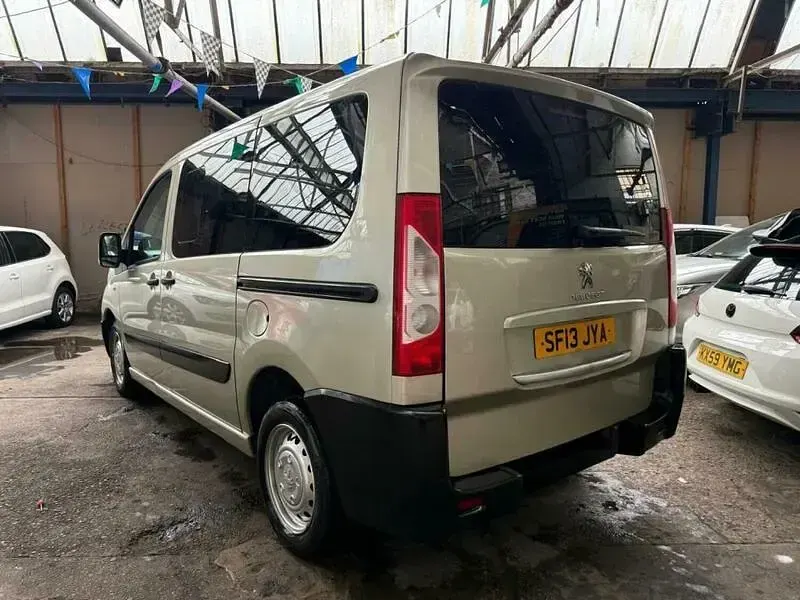Used Peugeot TePee Comfort 98 HP (72 kW) 2013 Gold MPV