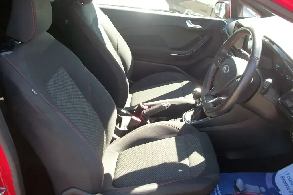 Usado Ford Fiesta ST-Line 100 HP (73 kW) 2019 Vermelho Citadino