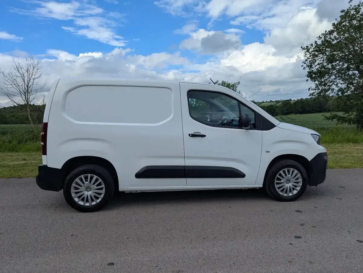Used Peugeot Partner Premium 2021 White MPV