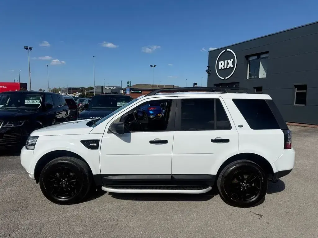 Used Land Rover Freelander 2 150 HP (110 kW) 2013 White SUV