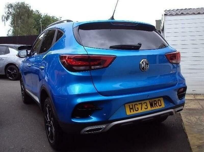 Used MG ZS Exclusive 111 HP (81 kW) 2023 Blue Hatchback