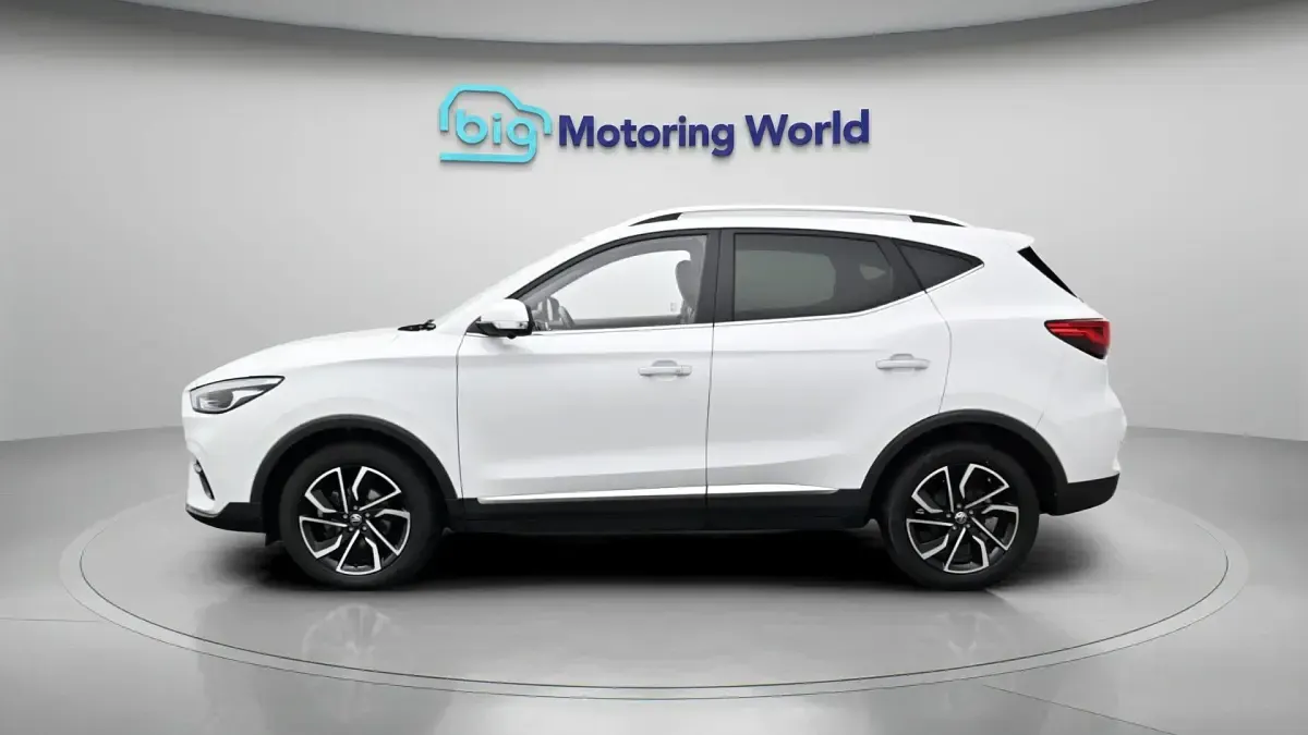 Używany MG ZS Exclusive 111 KM (81 kW) 2023 Biały SUV