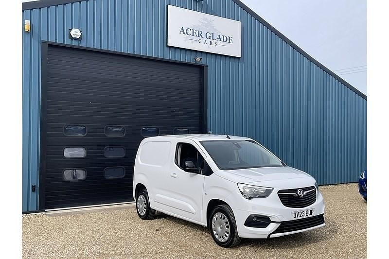 White Used 2023 Vauxhall Combo MPV | £10,290 (Fair price) - Image 1/4