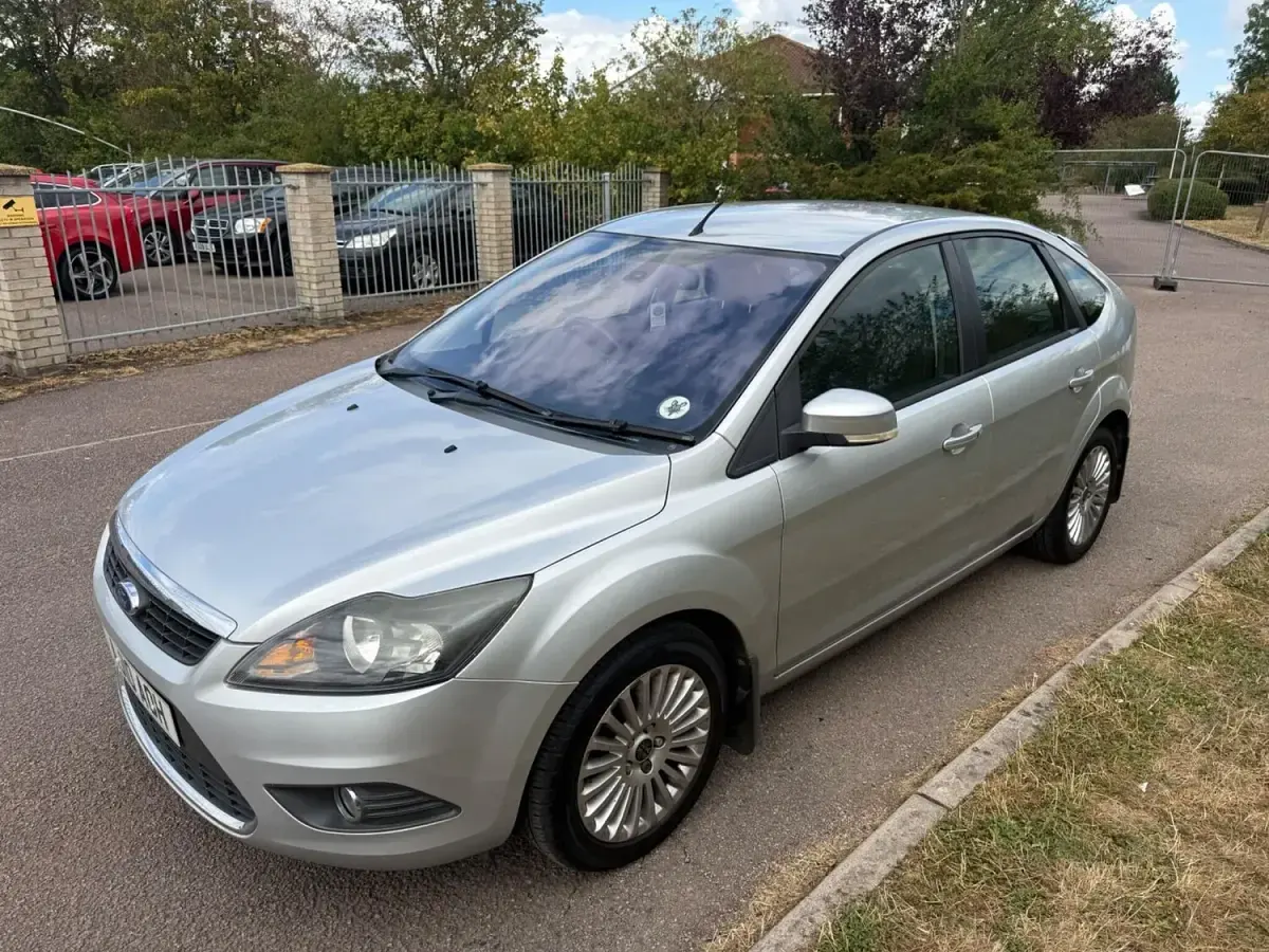 Used Ford Focus Titanium 134 HP (98 kW) 2010 Silver Hatchback