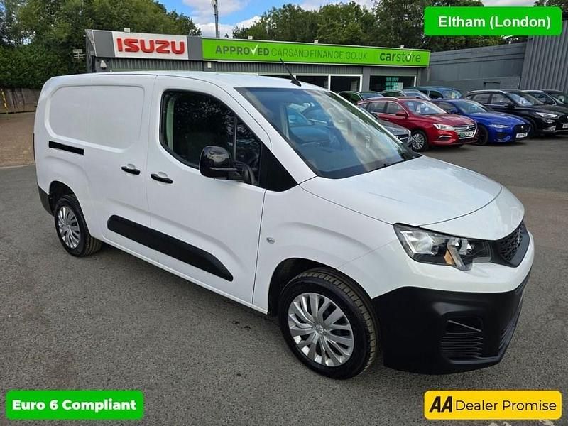White Used 2021 Peugeot Partner Premium Van | £9,299 (Fair price) - Image 1/4