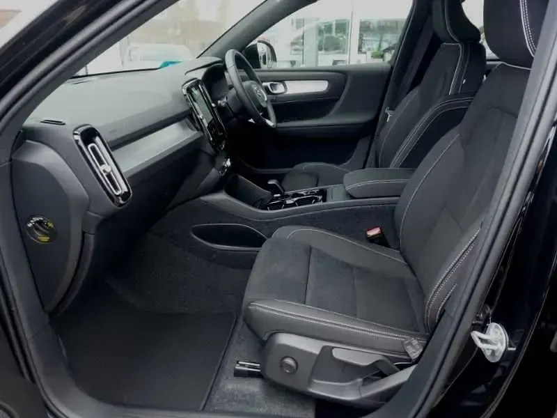 New Volvo XC40 Plus 161 HP (118 kW) 2026 SUV