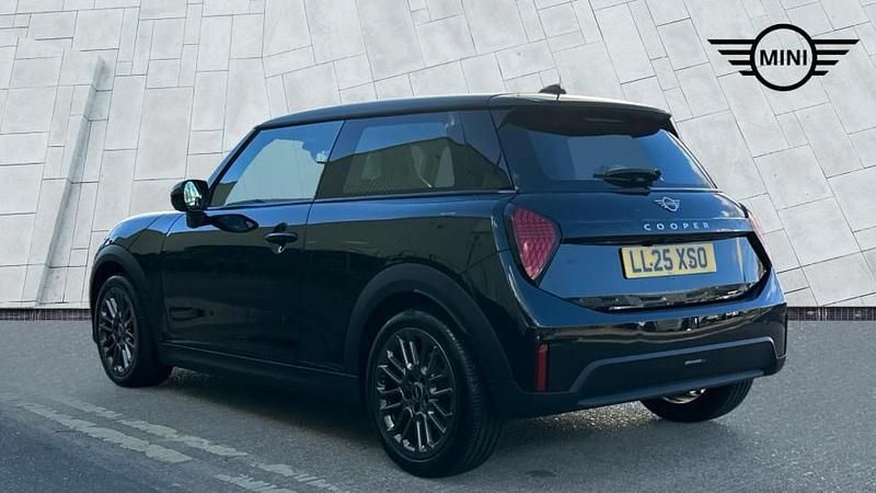 Used Mini Cooper Hatch 113 kW (154 HP) 2025 Black Hatchback
