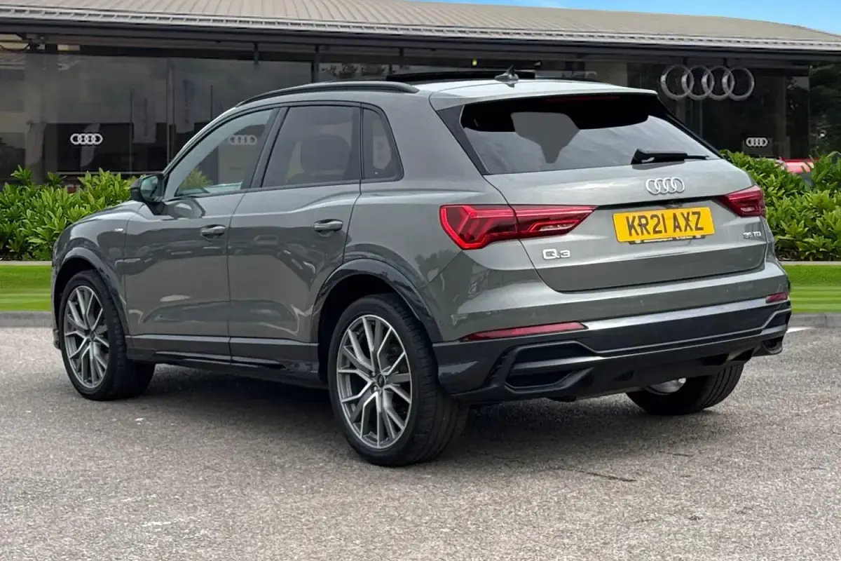 Begagnad Audi Q3 Advanced 150 HK (110 kW) 2021 Grå SUV