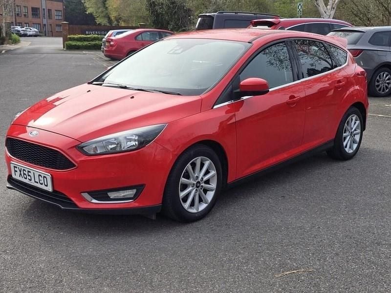 Used Ford Focus Titanium 120 HP (88 kW) 2015 Red Hatchback
