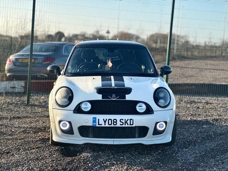 Used Mini John Cooper Works Hatch 300 HP (220 kW) 2008 White Hatchback