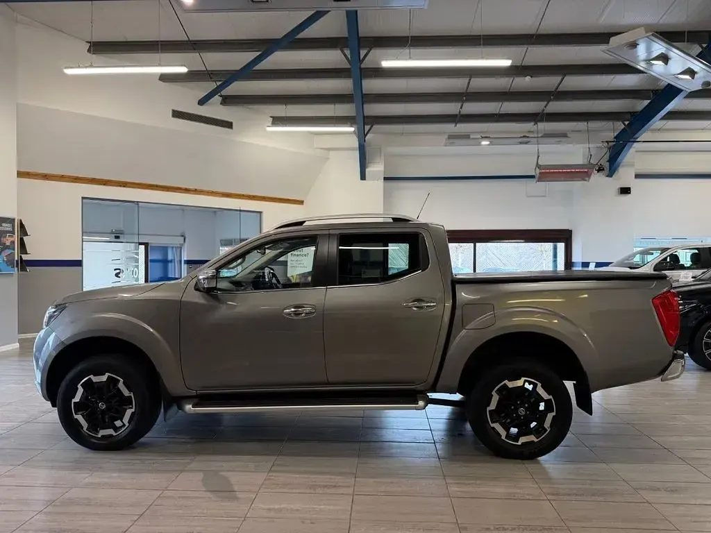 Used Nissan Navara Tekna 190 HP (139 kW) 2021 Grey Pickup