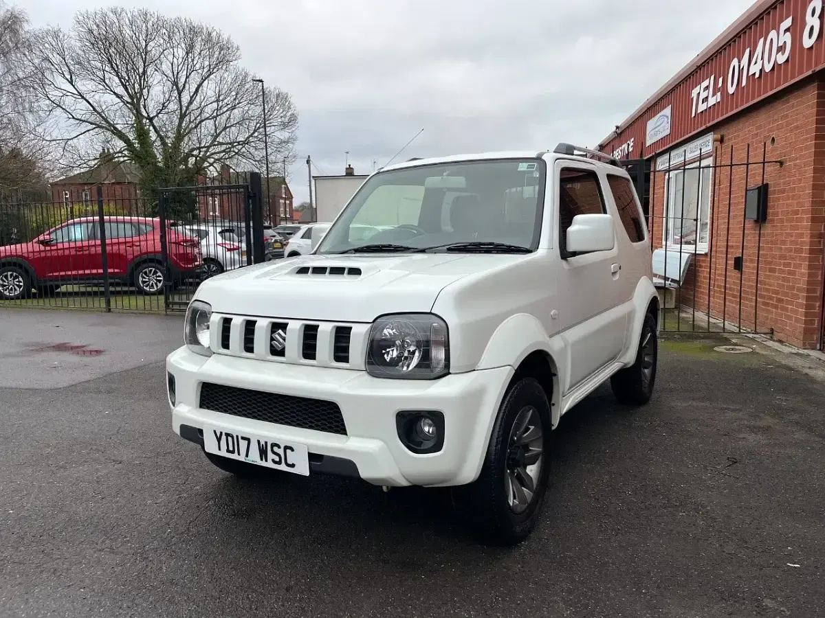 Used Suzuki Jimny SZ4 85 HP (62 kW) 2017 White SUV