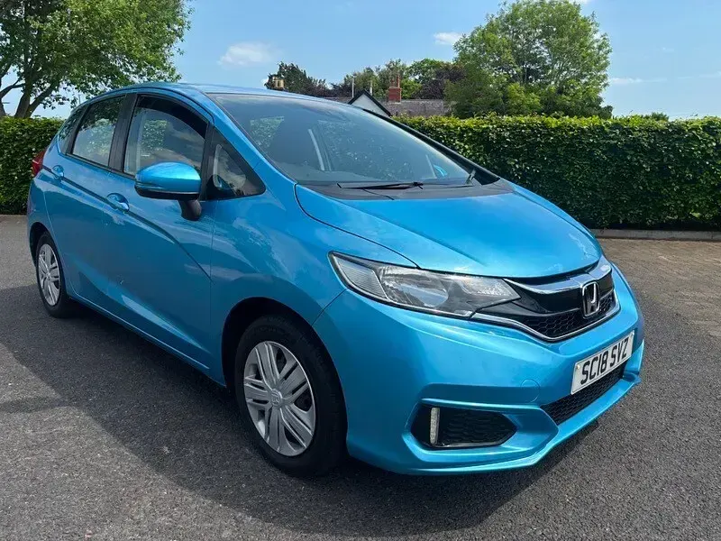 Used Honda Jazz S 102 HP (75 kW) 2018 Electric blue Hatchback
