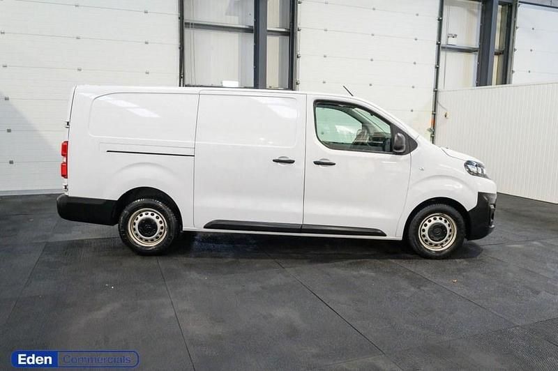 Używany Citroën Dispatch 2023 Biały Minivan