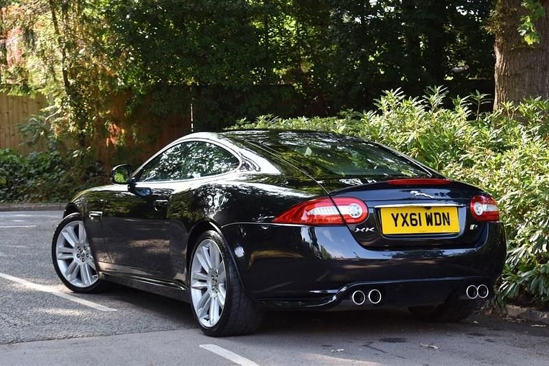 Używany Jaguar XKR 510 KM (375 kW) 2011 Czarny Coupe
