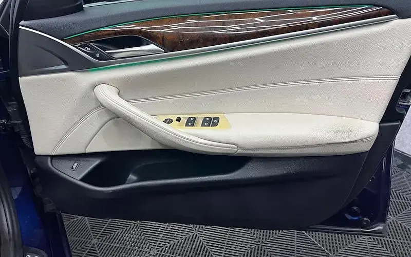 Used BMW 520 190 HP (139 kW) 2018 Blue Sedan
