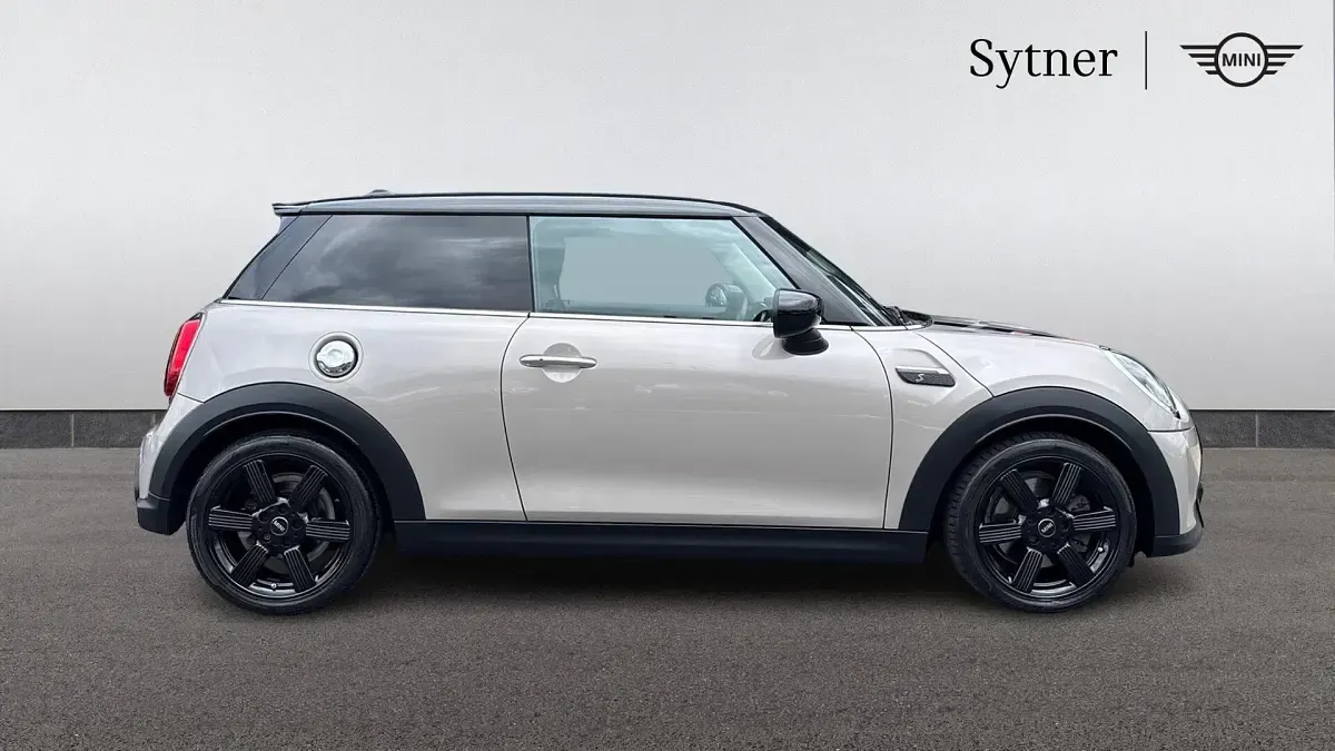 Begagnad Mini Cooper S Classic 176 HK (129 kW) 2023 Grå Halvkombi