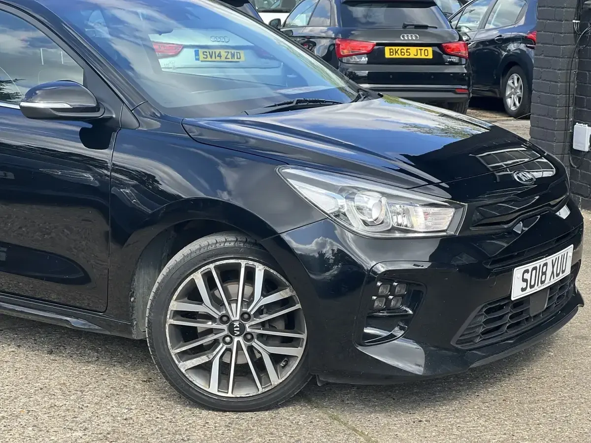 Begagnad Kia Rio GT-Line 118 HK (86 kW) 2018 Svart Halvkombi