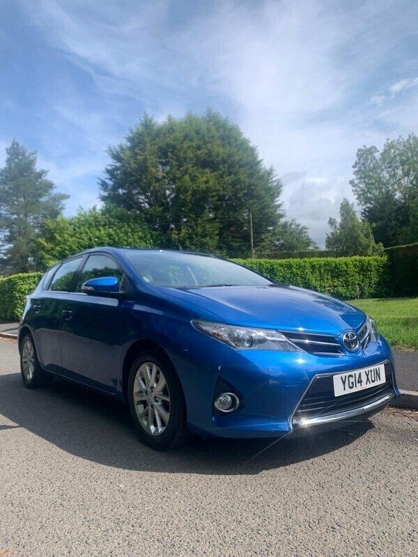 Blue Used 2014 Toyota Auris Hatchback | £5,295 (Good price) - Image 1/4