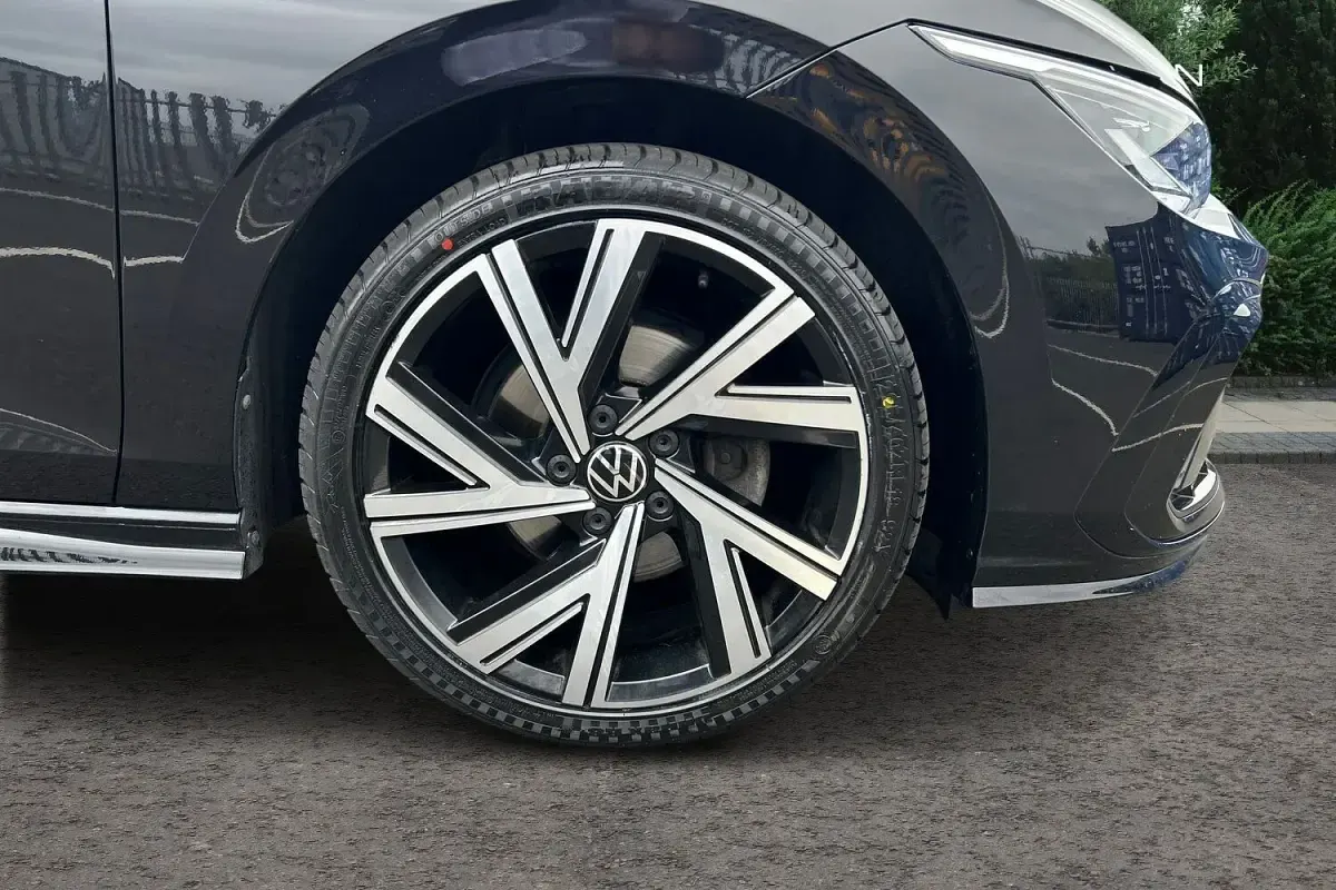 Used VW Golf VII R-line 150 HP (110 kW) 2021 Siler Hatchback