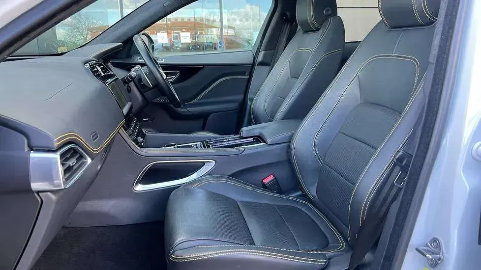 Käytetty Jaguar F-Pace 300 HP (220 kW) 2020 Valkoinen Katumaasturi