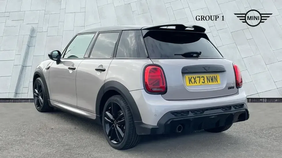 Begagnad Mini Cooper Hatch 136 HK (100 kW) 2024 Grå Halvkombi