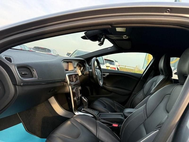 Used Volvo V40 R-Design 122 HP (89 kW) 2019 Grey Hatchback